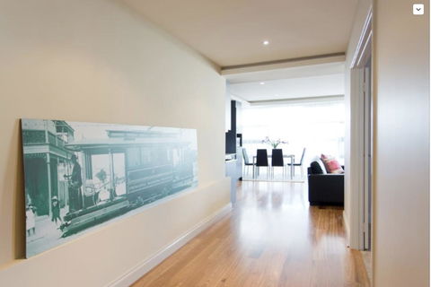 Adele's Luxury South Beach Apartment With King Bed - Accommodation Main Beach 11