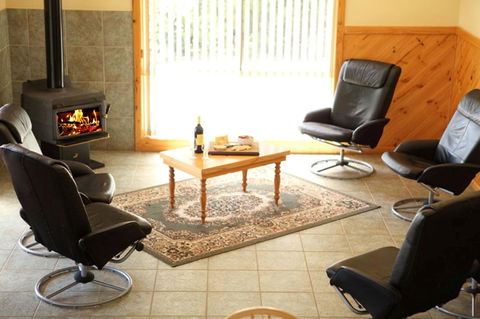 Riverside Retreat Chalets, Walpole - Accommodation Main Beach 9