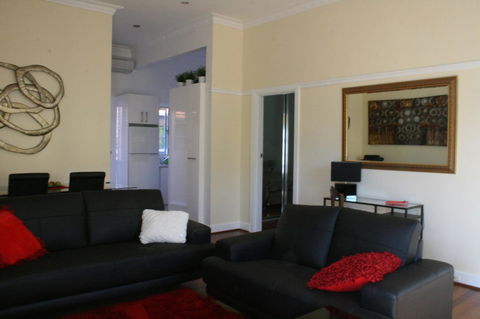 Kenata-Fairway Apartment Hotel - Accommodation Main Beach 9