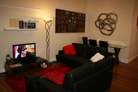Kenata-Fairway Apartment Hotel - Accommodation Main Beach 8