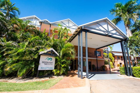 Moonlight Bay Suites - Accommodation Main Beach 1