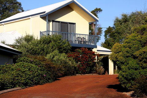Bayside Villas - Accommodation Main Beach 24