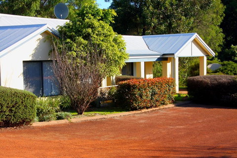 Bayside Villas - Accommodation Main Beach 0