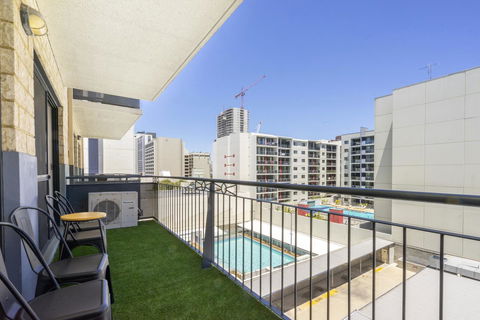 Oversized Eastend Sleeps 6 Free PARKING+POOL WIFI - Accommodation Main Beach 22