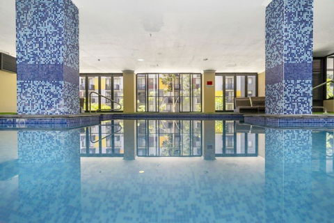 Oversized Eastend Sleeps 6 Free PARKING+POOL WIFI - Accommodation Main Beach 43