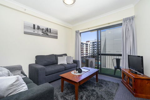 Oversized Eastend Sleeps 6 Free PARKING+POOL WIFI - Accommodation Main Beach 6