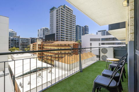 Oversized Eastend Sleeps 6 Free PARKING+POOL WIFI - Accommodation Main Beach 20