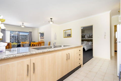 Oversized Eastend Sleeps 6 Free PARKING+POOL WIFI - Accommodation Main Beach 39
