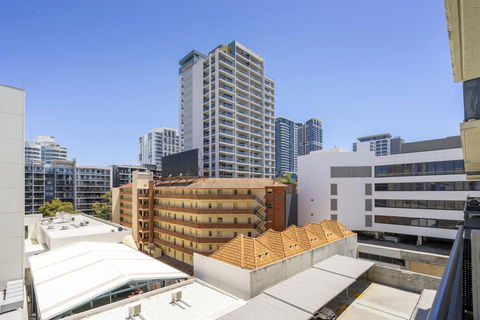 Oversized Eastend Sleeps 6 Free PARKING+POOL WIFI - Accommodation Main Beach 23