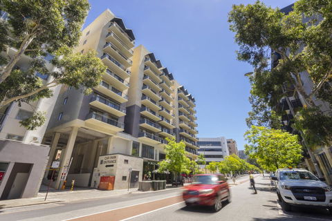 Oversized Eastend Sleeps 6 Free PARKING+POOL WIFI - Accommodation Main Beach 24