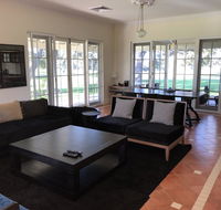 Caves Road Guest Houses - Accommodation Main Beach