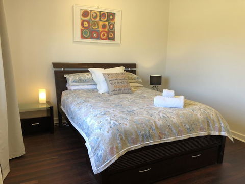 Inglewood Comfort - Accommodation Main Beach 7