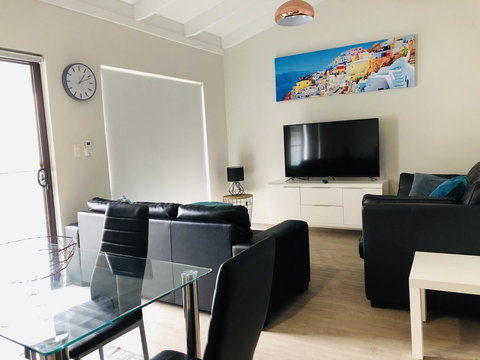 West Beach Lagoon 218 - Outstanding Value! - Accommodation Main Beach 1