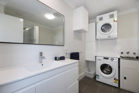 West Beach Lagoon 218 - Outstanding Value! - Accommodation Main Beach 11