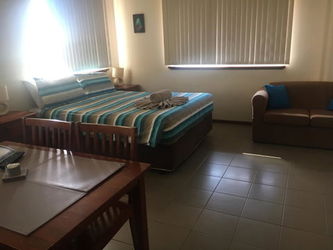 Peoples Park - Accommodation Main Beach 9
