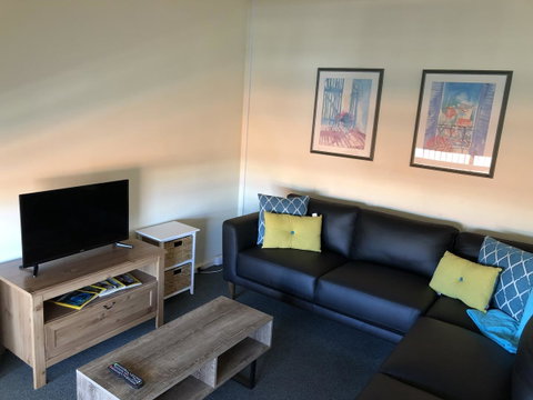 West Beach Lagoon 114 â€“ Ocean Views - Accommodation Main Beach 3