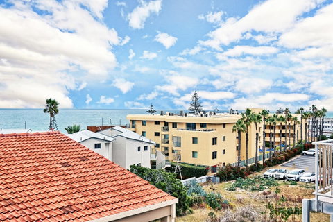 West Beach Lagoon 114 â€“ Ocean Views - Accommodation Main Beach 24