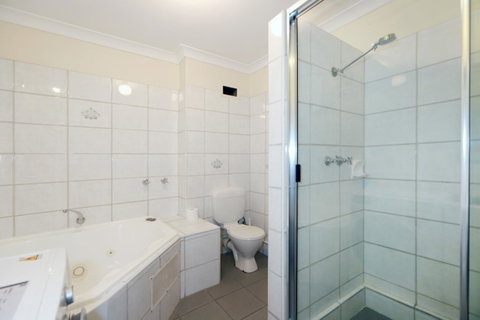 West Beach Lagoon 114 â€“ Ocean Views - Accommodation Main Beach 10