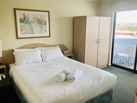 West Beach Lagoon 114 â€“ Ocean Views - Accommodation Main Beach 6