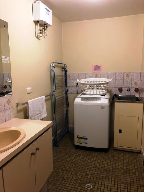 West Beach Lagoon 208 â€“ Great Value! - Accommodation Main Beach 13