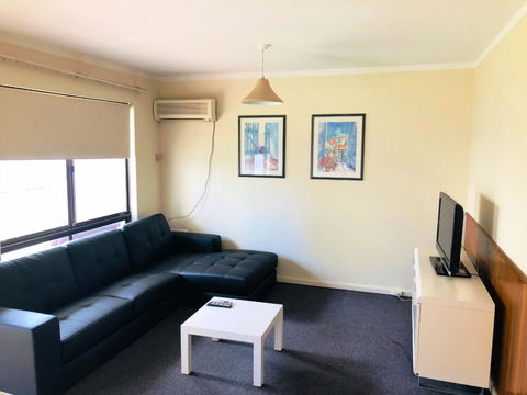 West Beach Lagoon 208 â€“ Great Value! - Accommodation Main Beach 10
