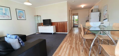 West Beach Lagoon 208 â€“ Great Value! - Accommodation Main Beach 5