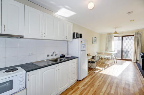 West Beach Lagoon 208 â€“ Great Value! - Accommodation Main Beach 12