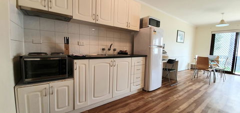West Beach Lagoon 208 â€“ Great Value! - Accommodation Main Beach 11