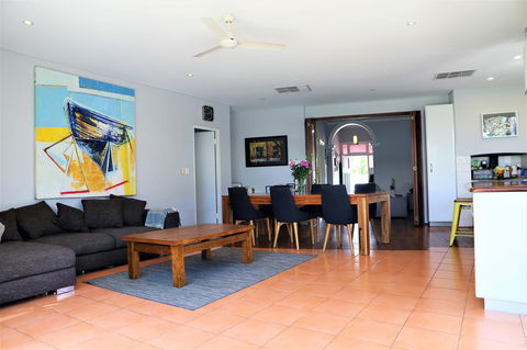 Fremantle Heritage Home For You To Enjoy! - Accommodation Main Beach 12