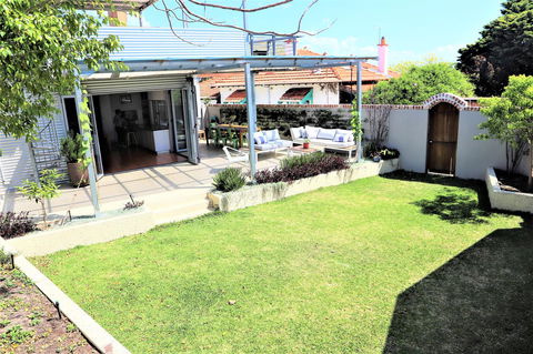 Fremantle Heritage Home For You To Enjoy! - Accommodation Main Beach 13