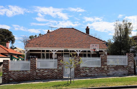Fremantle Heritage Home For You To Enjoy! - Accommodation Main Beach 0