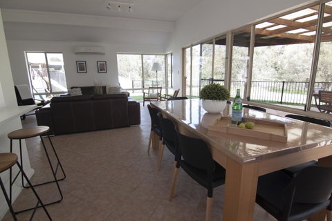 Stableford Cottage Holiday Home Dunsborough - Accommodation Main Beach 12
