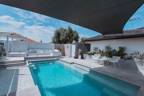 Mindarie Retreat - Accommodation Main Beach 13
