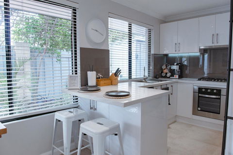 Mindarie Retreat - Accommodation Main Beach 3