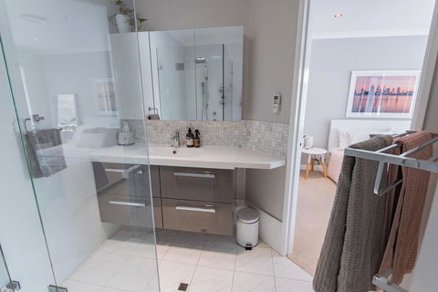 Mindarie Retreat - Accommodation Main Beach 6