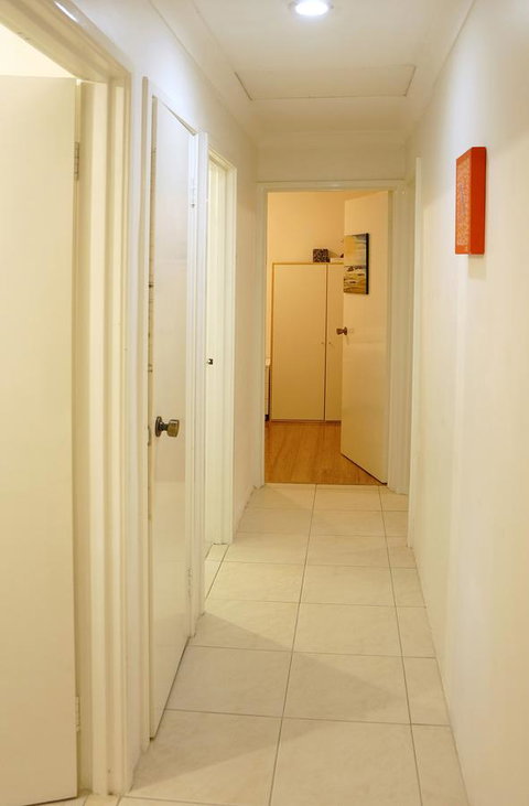 Suffolk House - Accommodation Main Beach 1