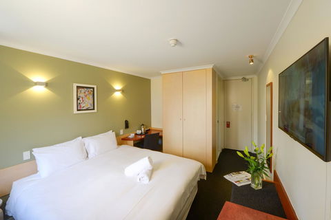 Sullivans Hotel - Accommodation Main Beach 14