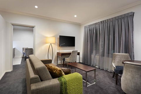Attika Hotel - Accommodation Main Beach 3