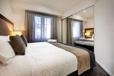 Attika Hotel - Accommodation Main Beach 11