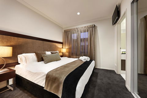 Attika Hotel - Accommodation Main Beach 5