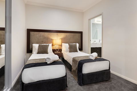 Attika Hotel - Accommodation Main Beach 15