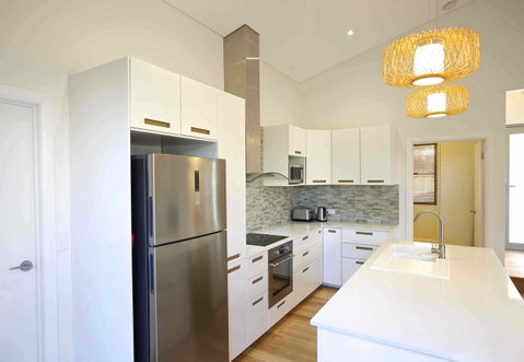 Sunny Blinco Street House - Accommodation Main Beach 5