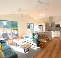 Sunny Blinco Street House - Accommodation Main Beach