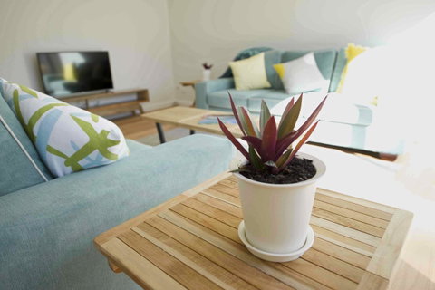 Sunny Blinco Street House - Accommodation Main Beach 7