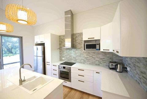 Sunny Blinco Street House - Accommodation Main Beach 6