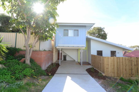Sunny Blinco Street House - Accommodation Main Beach 13
