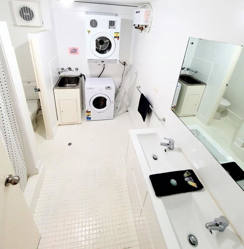 West Beach Lagoon 107 - Great Value - Accommodation Main Beach 9