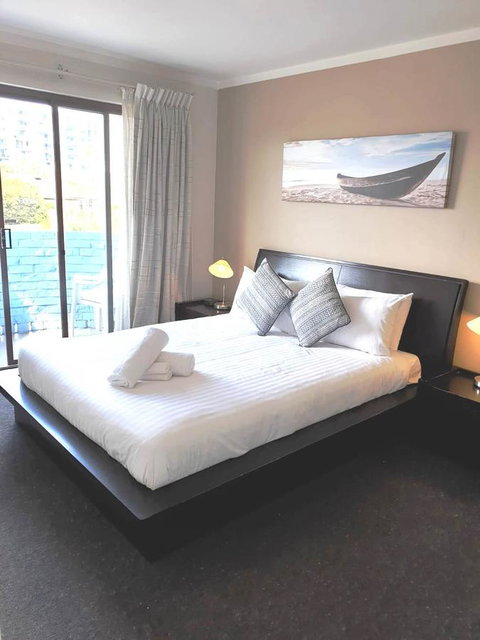 West Beach Lagoon 107 - Great Value - Accommodation Main Beach 4