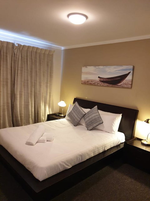 West Beach Lagoon 107 - Great Value - Accommodation Main Beach 3
