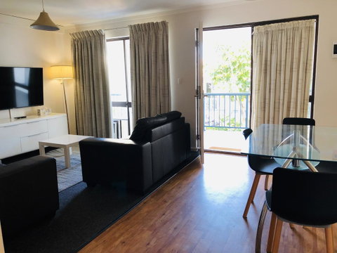 West Beach Lagoon 107 - Great Value - Accommodation Main Beach 7